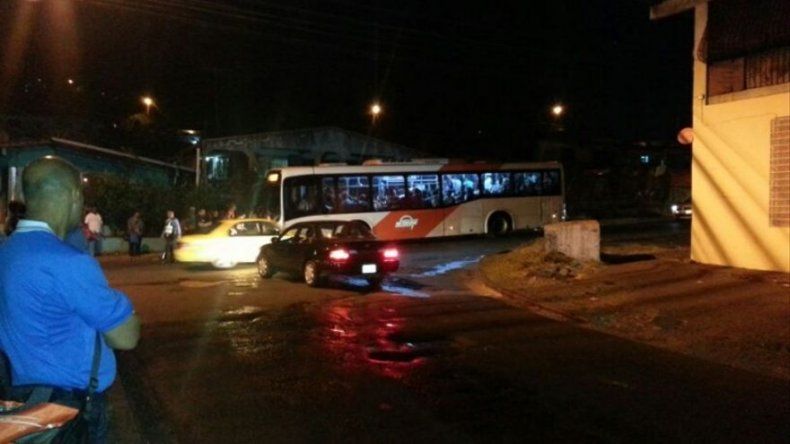 Salida de diablos rojos genera caos en Panamá