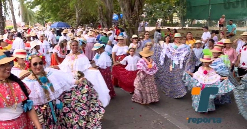 Desfile de Nuestras Polleras: San Miguelito se viste de folklore y tradición.