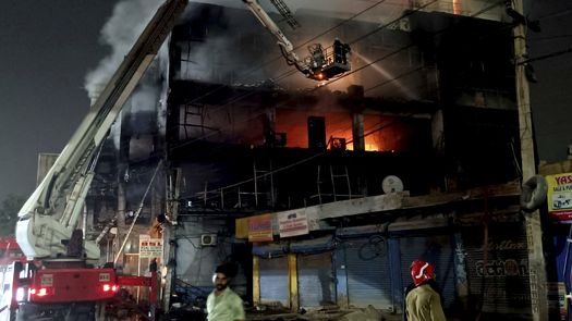 Los bomberos extinguieron las llamas tras luchar por más de cinco horas.