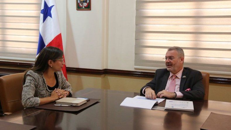 Reunión de transición en el Ministerio de Gobierno