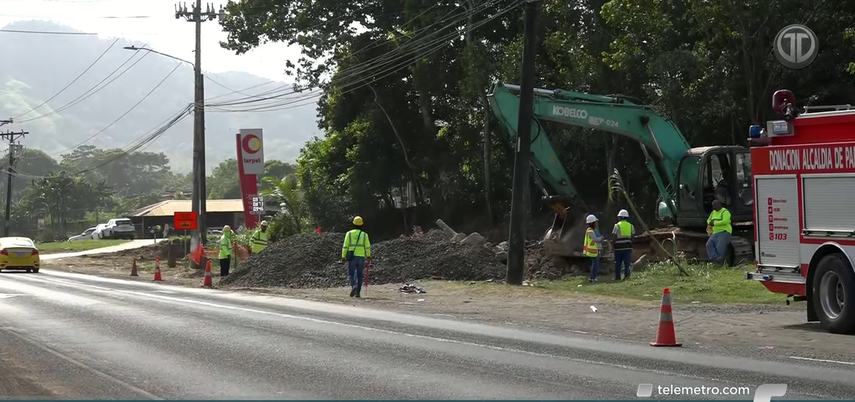 Trabajadores quedan atrapados en proyecto.