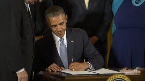 Obama firma decreto que prohíbe discriminación contra empleados LGTB