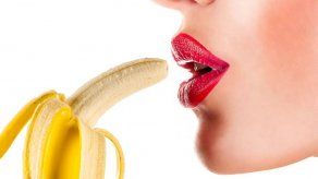 China prohíbe vídeos en internet de gente comiendo bananas de forma seductora