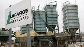 Acusan a francesa Lafarge de financiar grupos armados sirios