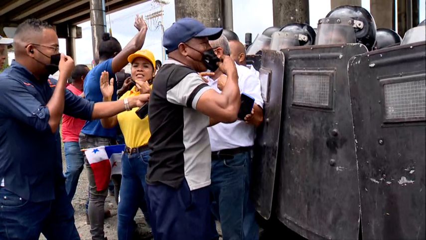 Enfrentamientos durante paro general en Colón.