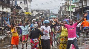 Sobreviviente de ébola elogia fármaco experimental