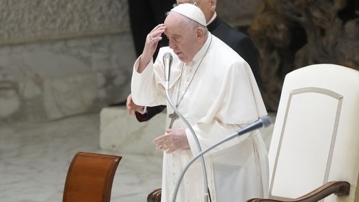 El papa Francisco rezó porque Líbano renaciera y se mantuviera fiel a su “vocación como tierra de paz y pluralismo, donde diferentes comunidades religiosas pueden vivir en fraternidad”.