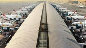 Dubái reanuda vuelos limitados