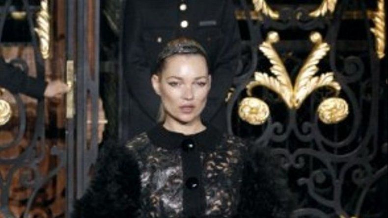 La primera sesión de fotos de Kate Moss, a subasta