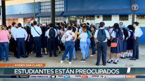 Padres de familia de la Escuela Stella Sierra exigen a docentes suspender paro