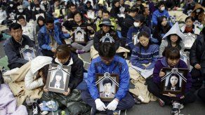 Familiares de víctimas del ferry surcoreano prometen seguir con las protestas