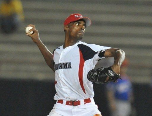 Lanzador panameño Alberto Acosta firma por los Tigres de Aragua
