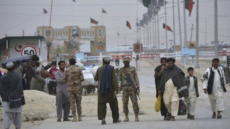 Choques entre Pakistán, Afganistán dejan muertos en frontera