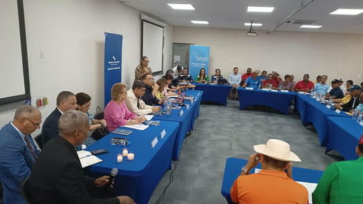 MEDUCA se reúne con gremios docentes.