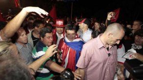 Primeros resultados muestran ventaja de opositor Cartes en Paraguay