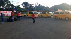 Vistas de la protesta de transportistas colegiales en La Pesa de La Chorrera.