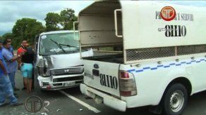 Varios heridos tras colisionar patrulla y busito en La Siesta de Tocumen