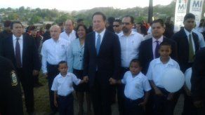 Varela llega a la Escuela Nuevo Progreso para el acto formal de inicio de clases
