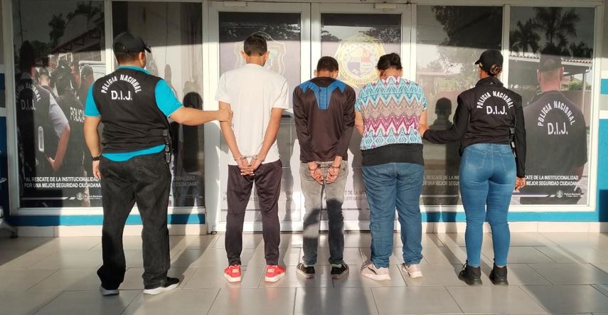 Aprehenden a 4 personas por falsificación de documentos