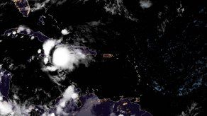 Según pronósticos coincidentes, Elsa bordeará este domingo la costa sur para acercarse al centro de Cuba esta noche.