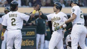 Atléticos descargan 6 jonrones y vapulean a Orioles