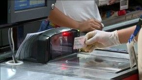 Ministro consejero verifica cómo se desarrolla el uso del vale digital