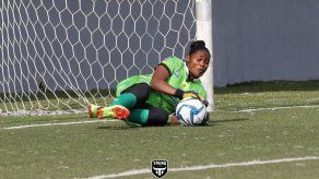 Las campeonas de Universitario cayeron ante Nacional; Yenith Bailey atajó un penal con Tauro