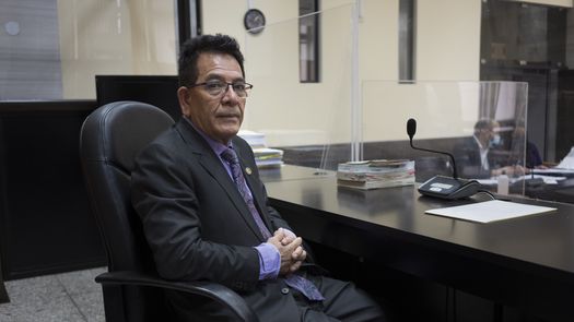 El acoso contra Gálvez recrudeció según el juez luego de que en mayo envió a juicio a nueve policías y militares y procesó a un particular por su presunta responsabilidad en ejecuciones extrajudiciales, desapariciones forzadas y asesinatos dentro del caso llamado “Diario Militar”.