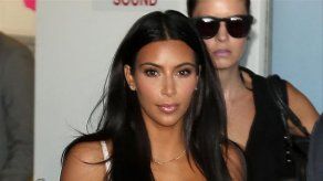 Kim Kardashian regala a Kanye West una réplica en silicona de su trasero