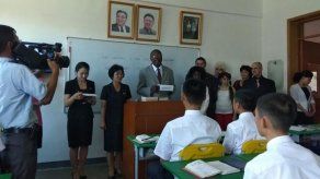 Cuba dona a Corea del Norte libros de Fidel Castro para enseñanza del español