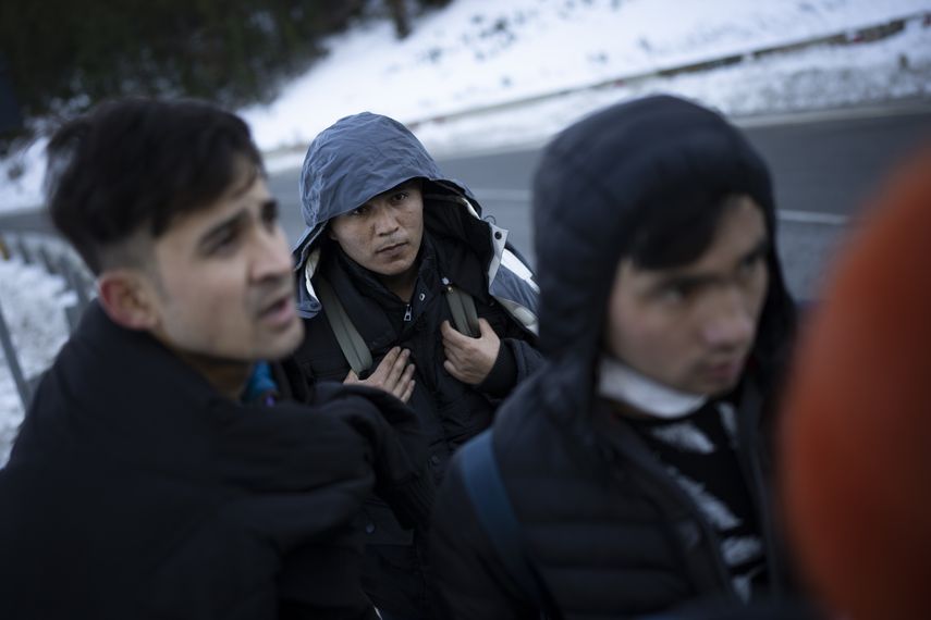 Los trabajadores humanitarios temen que los afganos más acostumbrados a las montañas y los peligros del invierno estén tomando rutas más peligrosas por la nieve que los migrantes de climas más cálidos.