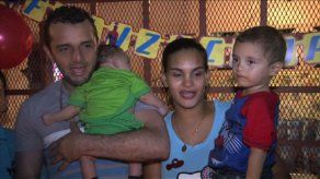 Familia Frías-Córdoba en primer cumpleaños con el hijo que les habían intercambiado