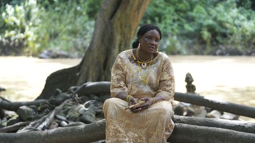 Las siervas de Osun, compuestas en su mayoría por mujeres de entre 30 y 60 años, viven en una hilera de apartamentos de una habitación al costado del palacio Osogbo.