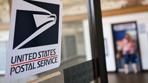 eL Servicio Postal de EE. UU. suspende temporalmente la entrada de paquetes de China y Hong Kong.
