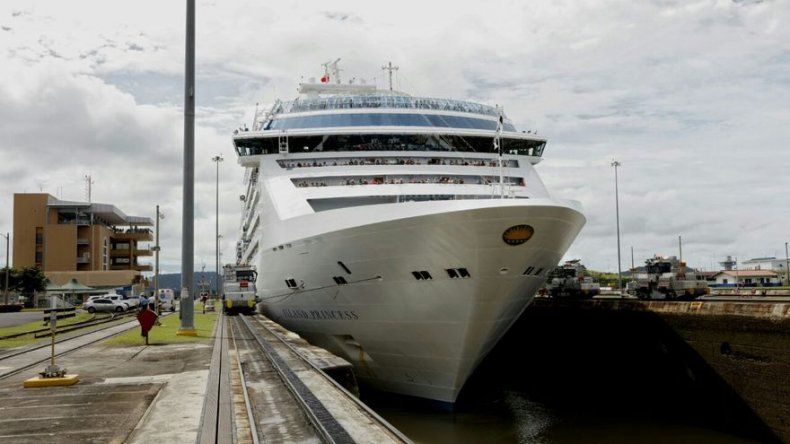 Canal de Panamá da inicio a temporada de cruceros con tránsito del Island Princess