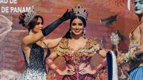 Carnaval 2023: Julia Leong se despide y corona a su sucesora Anubis Osorio