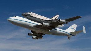 Transbordador Endeavour aterriza en Los Ángeles tras último vuelo