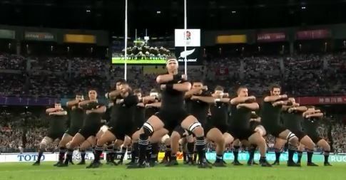 Los ingleses desafiaron el haka de los All Blacks antes de su semifinal