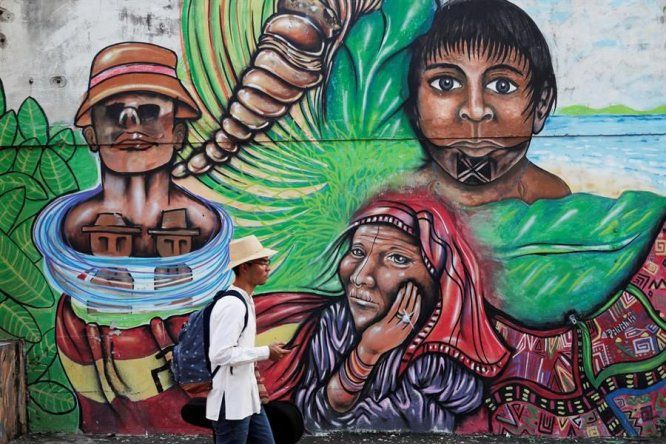 Artistas plasman en murales la historia étnica de Panamá