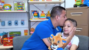 Niña chiricana vuelve a escuchar tras un implante en su oído por la CSS.