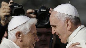 El papa elogia a Benedicto y a los abuelos en general El papa elogia a Benedicto y a los abuelos en general