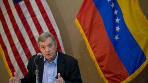 Senador de EEUU se reúne con Maduro; pide elecciones justas