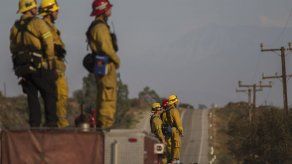 Unos 17.000 bomberos combaten incendios forestales en EEUU