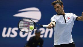 Federer avanza a cuartos del US Open; Barty y Pliskova fuera