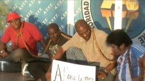 Transportistas colonenses se encadenan en sede la ATTT Transportistas colonenses se encadenan en sede la ATTT