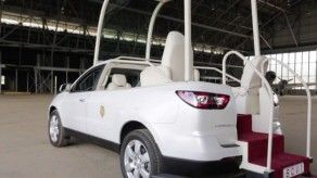 Llega de Colombia papamóvil que movilizará al Papa durante la JMJ Llega de Colombia papamóvil que movilizará al Papa durante la JMJ