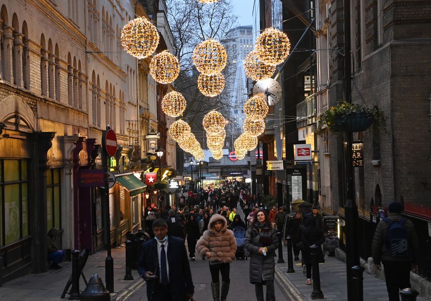 Reino Unido lanzó una campaña de vacunación masiva de refuerzo que busca llegar al máximo número de personas antes de final de año.