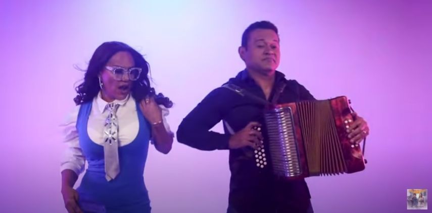 Samy y Sandra contagian a sus fans con el pasito de Por Culpa De Mi Pasado