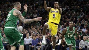 Rondo mete canasta crucial y Lakers vencen 129-128 a Celtics