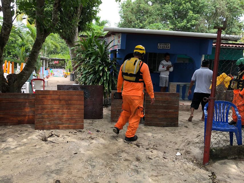 El Sinaproc realizó las inspecciones este lunes tras el fuerte oleaje en las playas de El Farallón y Santa Clara.